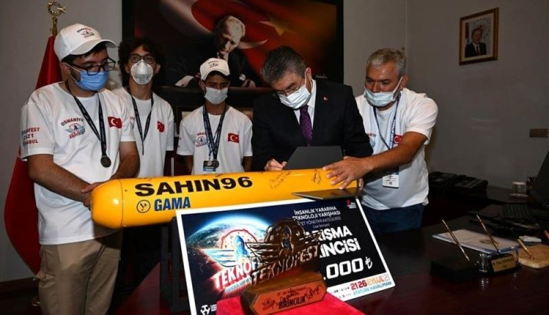 Teknofest'te birincisi öğrenciler Vali Yılmaz'ı ziyaret etti